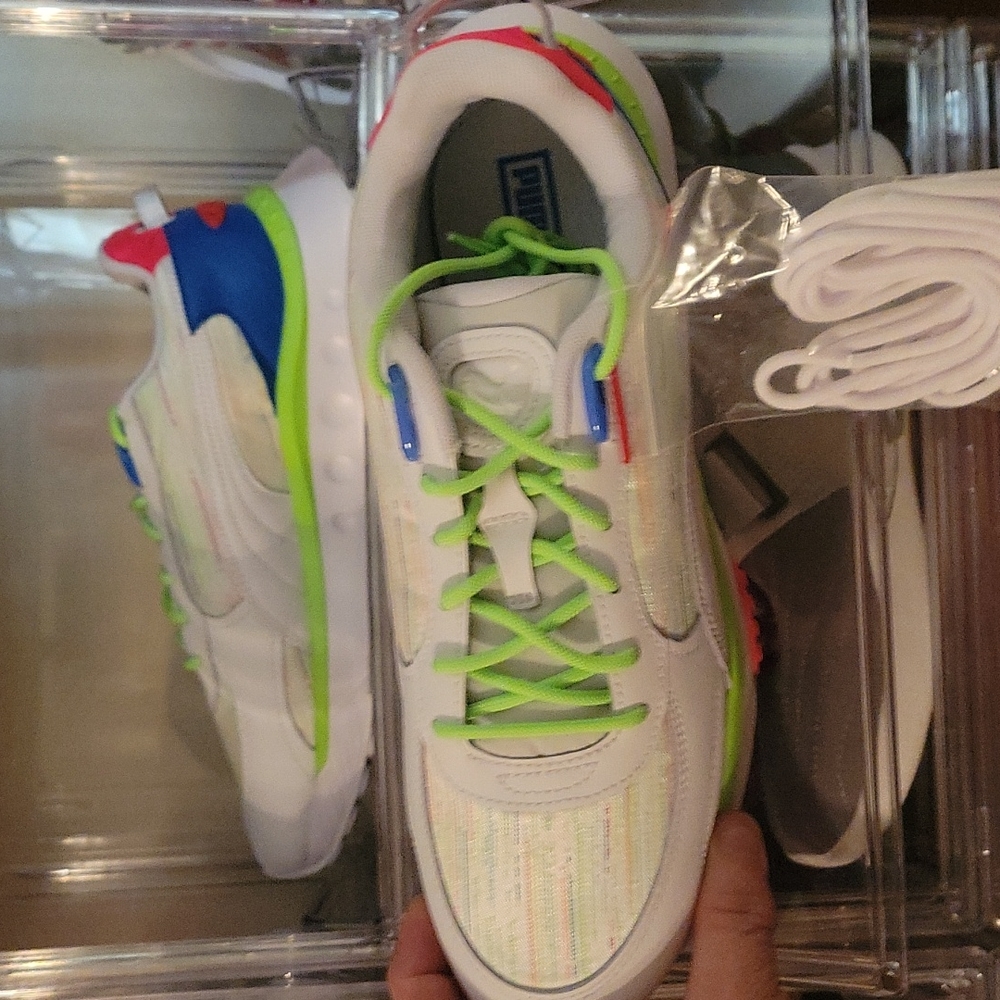 Shoes - Picture 2 of 3
